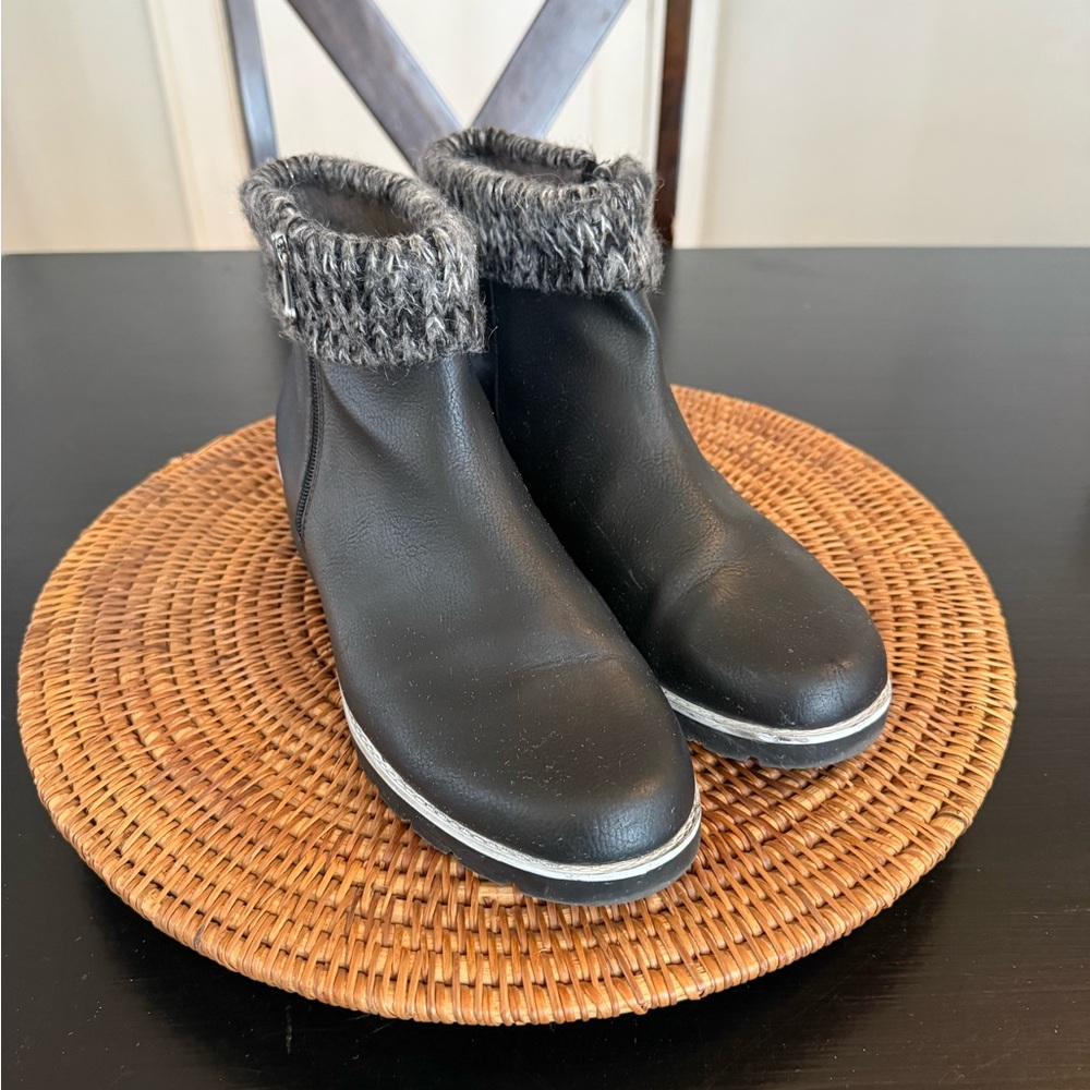 Adrienne Vittadini black Ankle Boots with Knit Cuff